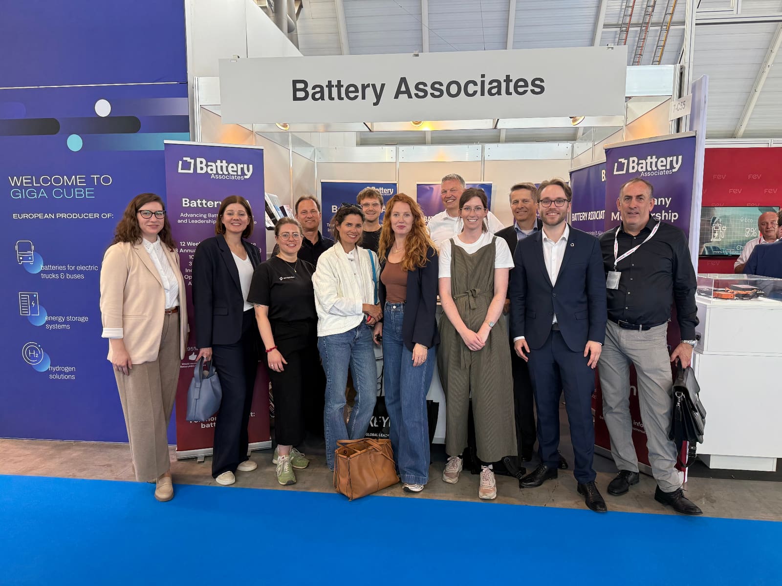 BatteryMBA alumni gathering at an industry conference