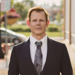 Dr. Mark Strauss